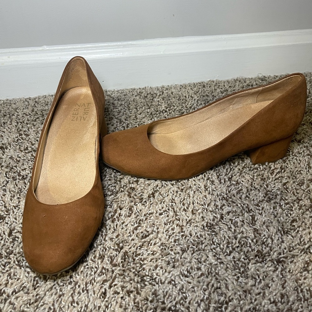 Naturalizer Camel Tan Brown Suede Heels - Picture 2 of 3